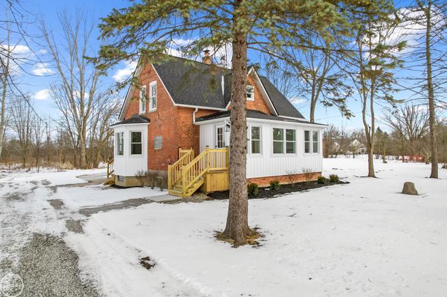 8894 Arnold Road, Fair Haven, MI 48023