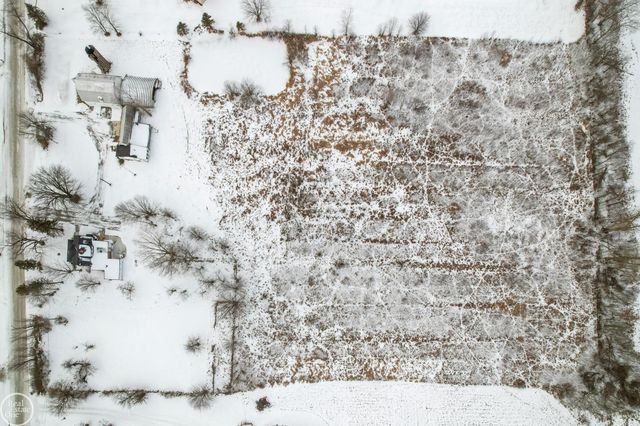 8894 Arnold Road, Fair Haven, MI 48023