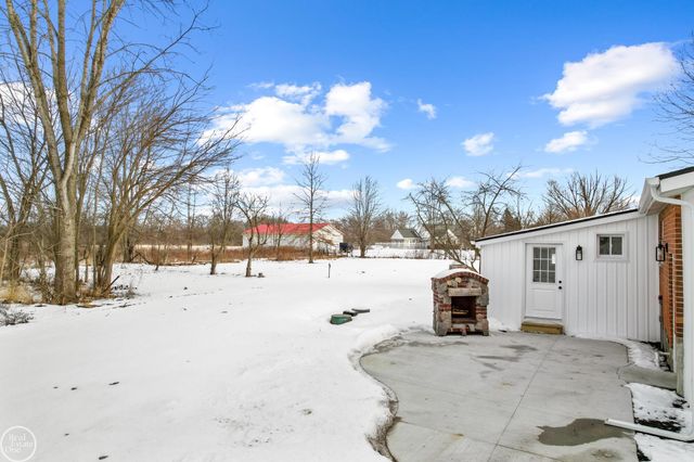 8894 Arnold Road, Fair Haven, MI 48023