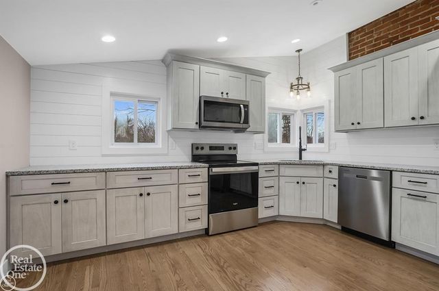 8894 Arnold Road, Fair Haven, MI 48023