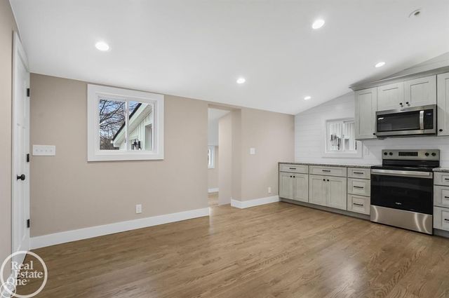 8894 Arnold Road, Fair Haven, MI 48023