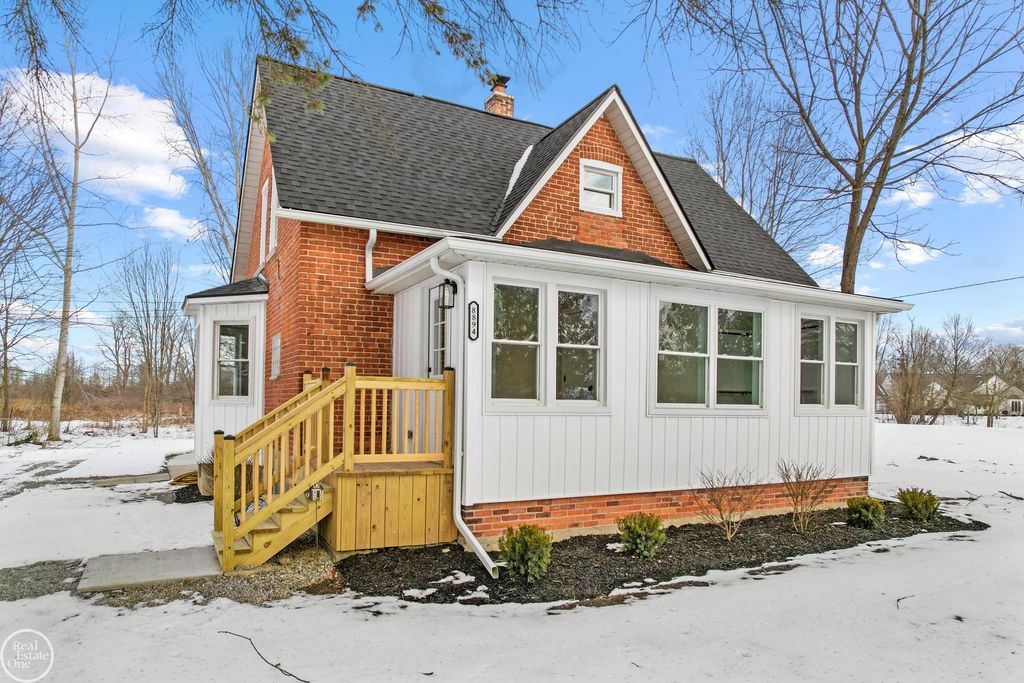 8894 Arnold Road, Fair Haven, MI 48023