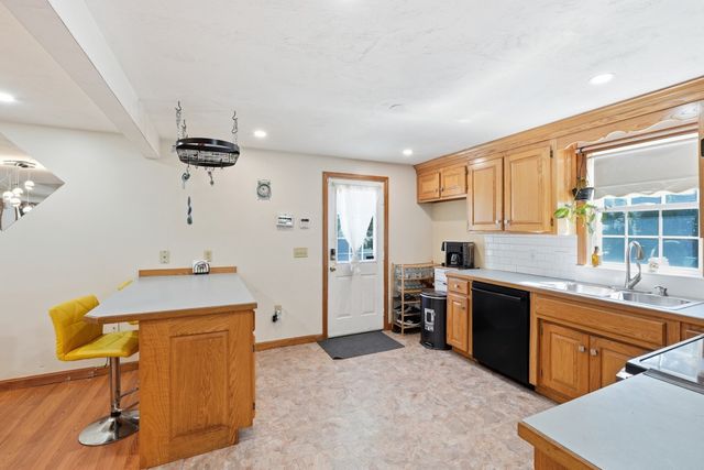 305 Mount Vernon St, Fitchburg, MA 01420