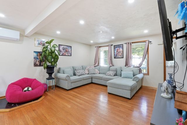 305 Mount Vernon St, Fitchburg, MA 01420