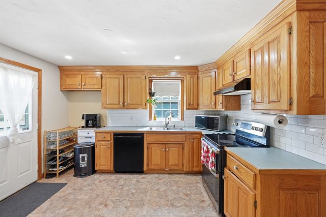 305 Mount Vernon St, Fitchburg, MA 01420