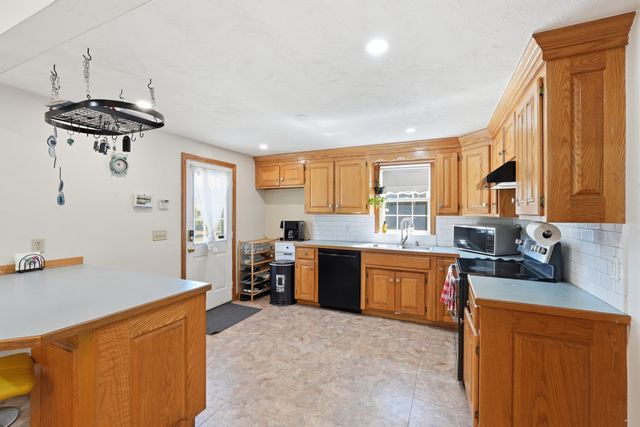 305 Mount Vernon St, Fitchburg, MA 01420
