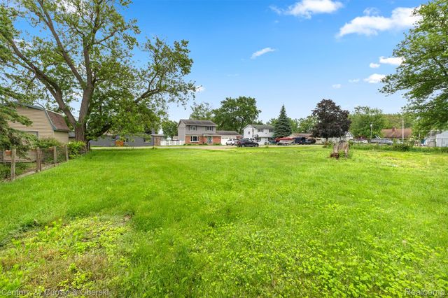 35280 Marcus Drive, Rockwood, MI 48173
