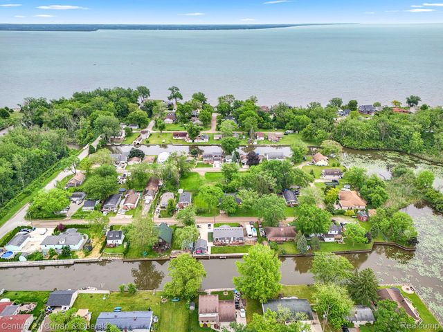 35280 Marcus Drive, Rockwood, MI 48173