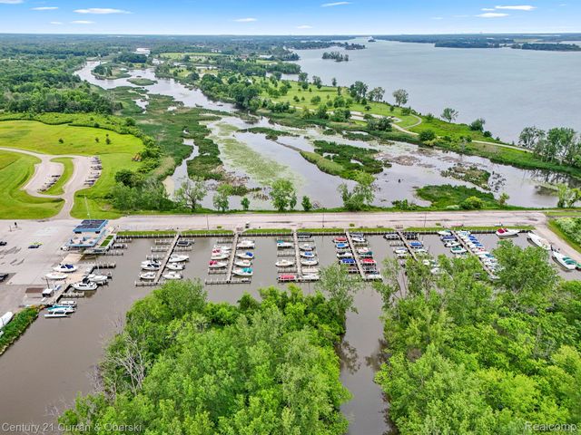 35280 Marcus Drive, Rockwood, MI 48173