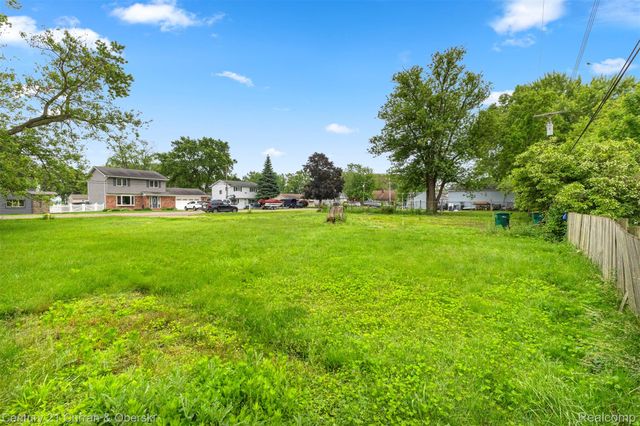 35280 Marcus Drive, Rockwood, MI 48173