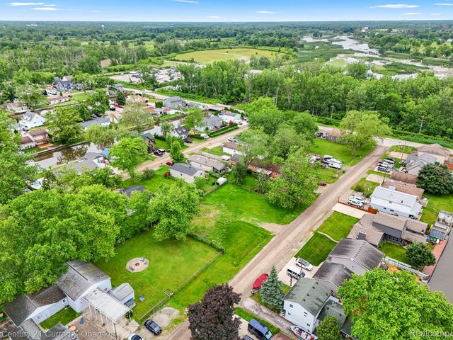 35280 Marcus Drive, Rockwood, MI 48173