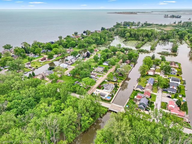 35280 Marcus Drive, Rockwood, MI 48173