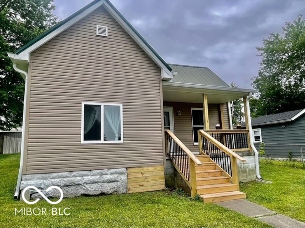 120 W Warren Street, Mitchell, IN 47446