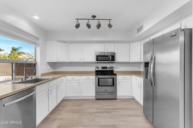 4662 E CHERRY HILLS Drive, Chandler, AZ 85249