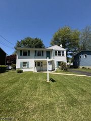 108 Santa Clara Trl, Hopatcong Boro, NJ 07843
