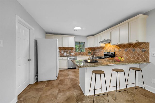 5310 Claremont Street A, Houston, TX 77023