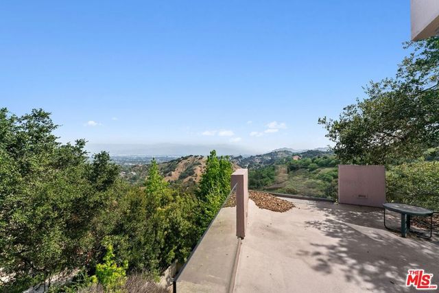 13335 Mulholland Drive, Beverly Hills, CA 90210