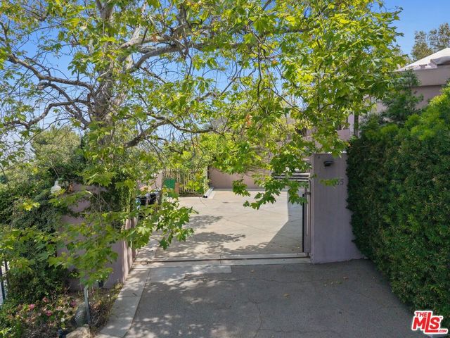 13335 Mulholland Drive, Beverly Hills, CA 90210