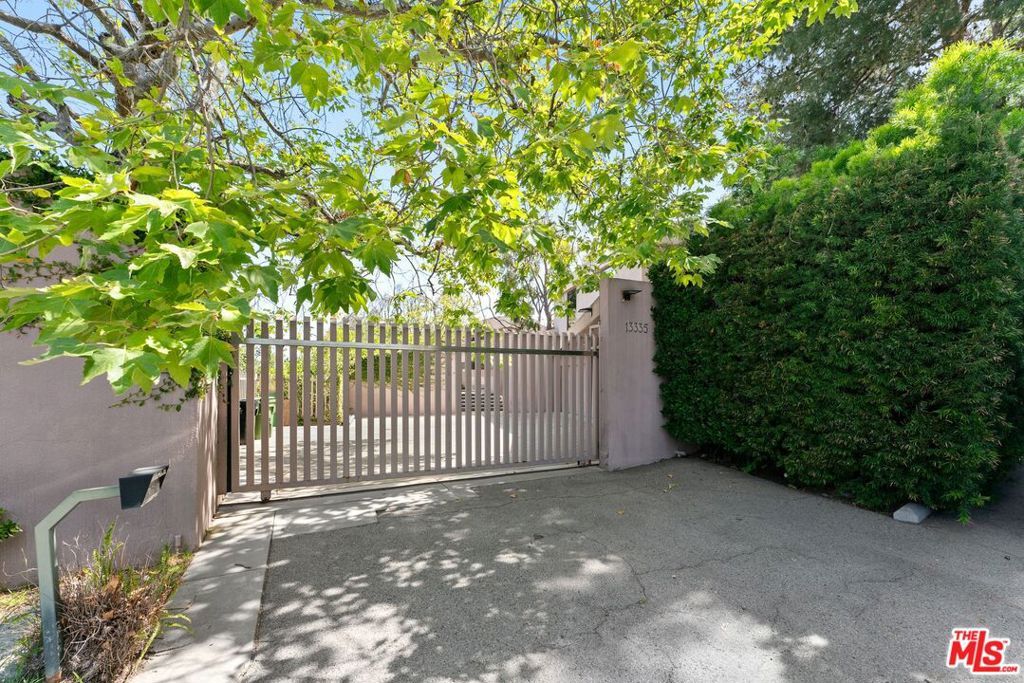 13335 Mulholland Drive, Beverly Hills, CA 90210