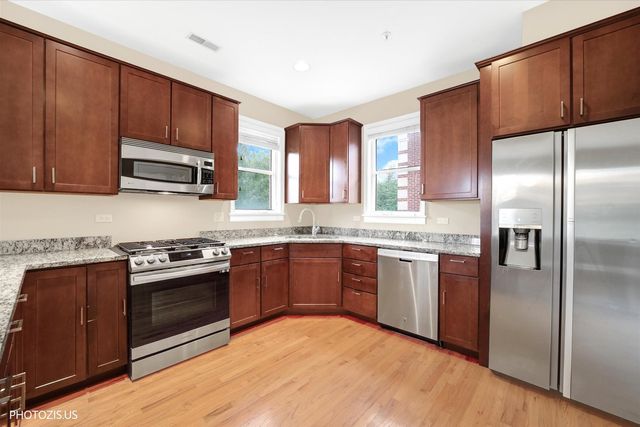 170 N Marion Street 14, Oak Park, IL 60302
