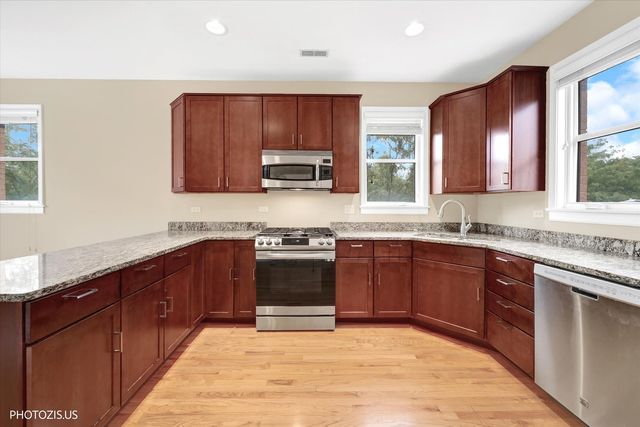 170 N Marion Street 14, Oak Park, IL 60302