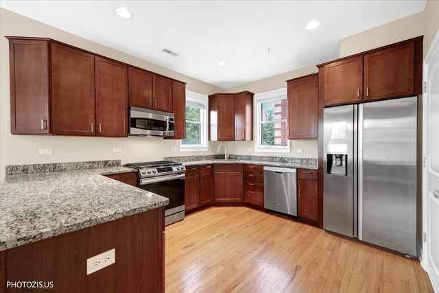 170 N Marion Street 14, Oak Park, IL 60302