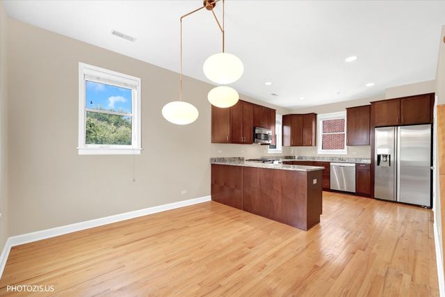 170 N Marion Street 14, Oak Park, IL 60302