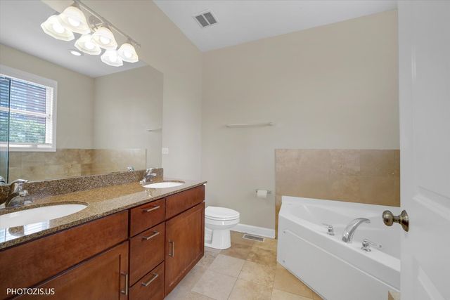 170 N Marion Street 14, Oak Park, IL 60302