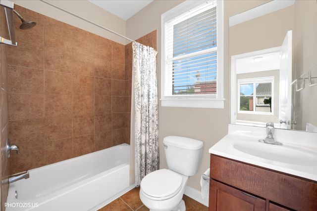 170 N Marion Street 14, Oak Park, IL 60302