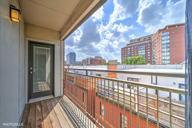 170 N Marion Street 14, Oak Park, IL 60302