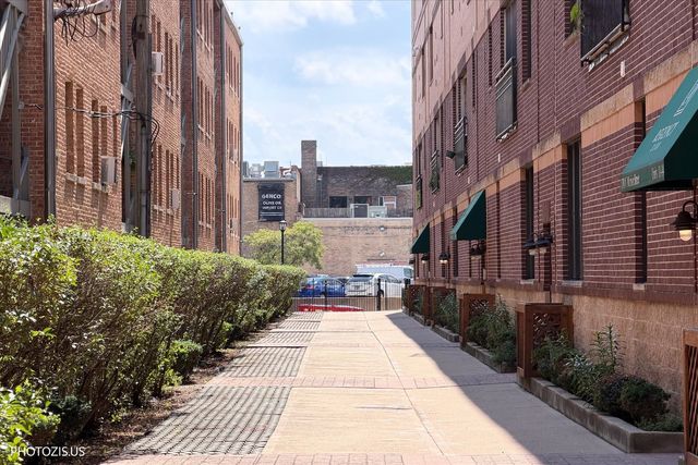 170 N Marion Street 14, Oak Park, IL 60302