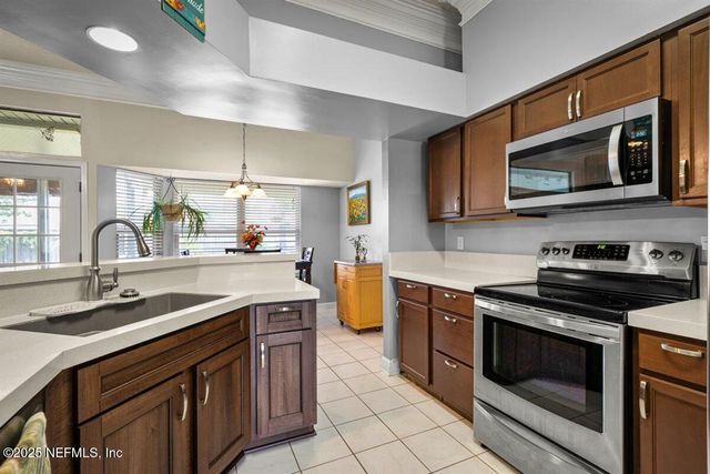 919 CRESSWELL Lane W, Jacksonville, FL 32221