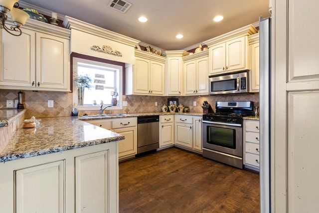 4967 Lighthouse Springs Drive, Grove, OK 74344