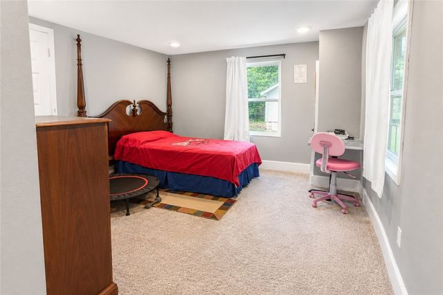 2951 Black Oak Road, Fayetteville, AR 72701