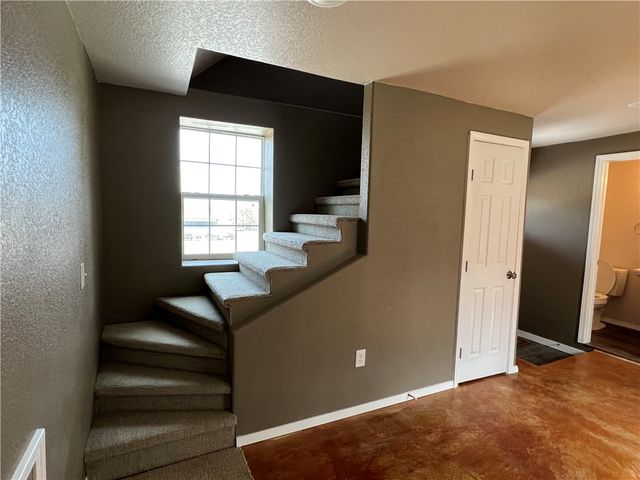 2951 Black Oak Road, Fayetteville, AR 72701
