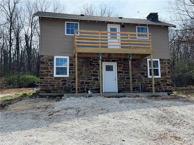2951 Black Oak Road, Fayetteville, AR 72701