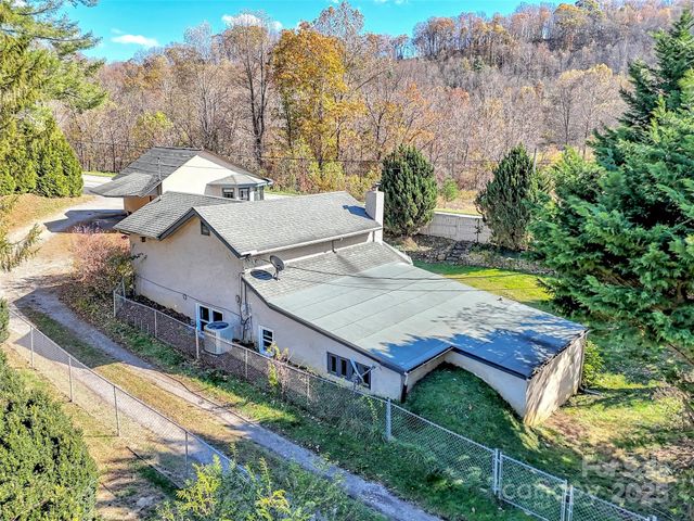 126 Arrowwood Way, Canton, NC 28716