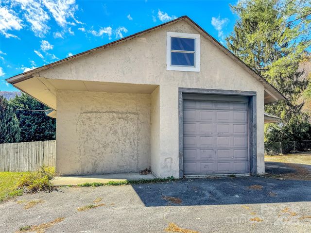 126 Arrowwood Way, Canton, NC 28716