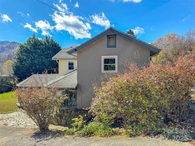 126 Arrowwood Way, Canton, NC 28716