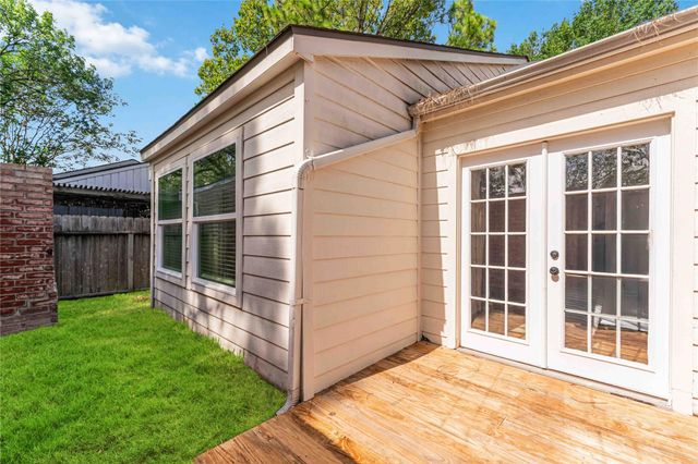 2102 Gray Falls Drive, Houston, TX 77077