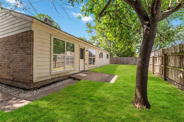 2102 Gray Falls Drive, Houston, TX 77077