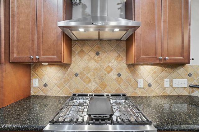 7795 Southbranch Terrace, Monclova, OH 43542