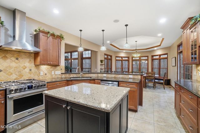 7795 Southbranch Terrace, Monclova, OH 43542