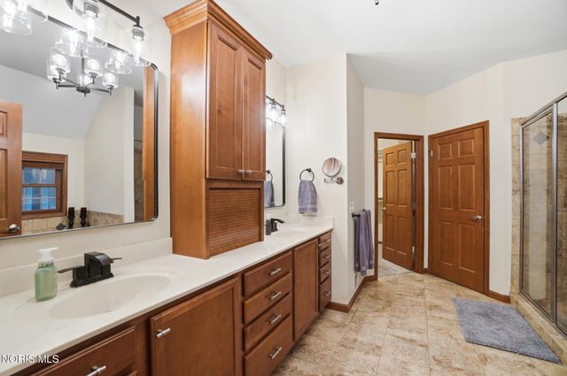 7795 Southbranch Terrace, Monclova, OH 43542