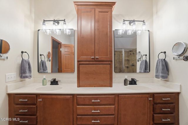 7795 Southbranch Terrace, Monclova, OH 43542