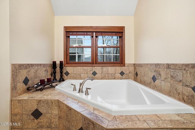 7795 Southbranch Terrace, Monclova, OH 43542