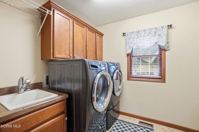 7795 Southbranch Terrace, Monclova, OH 43542