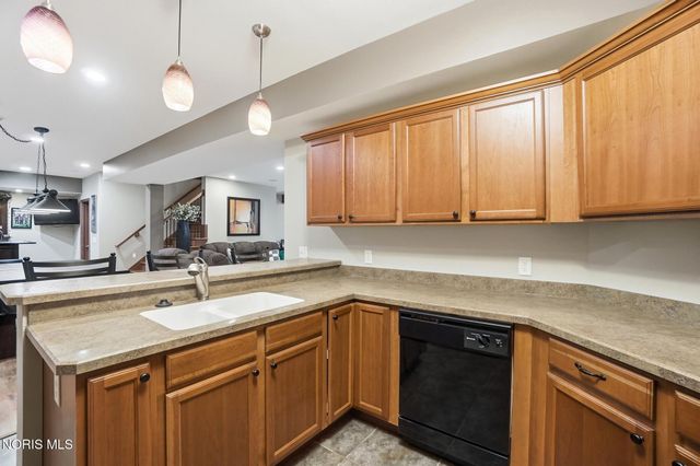 7795 Southbranch Terrace, Monclova, OH 43542