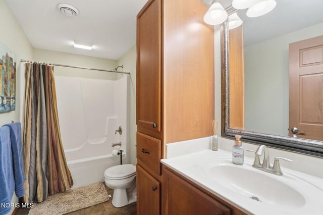 7795 Southbranch Terrace, Monclova, OH 43542