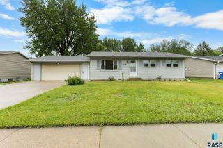 5708 W 46th St, Sioux Falls, SD 57106